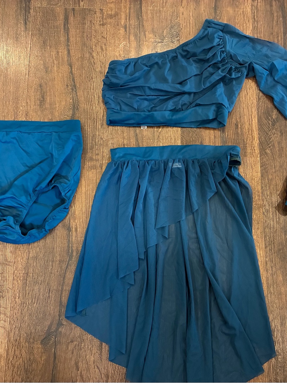 Kelle Adult Medium three piece costume. Never worn.